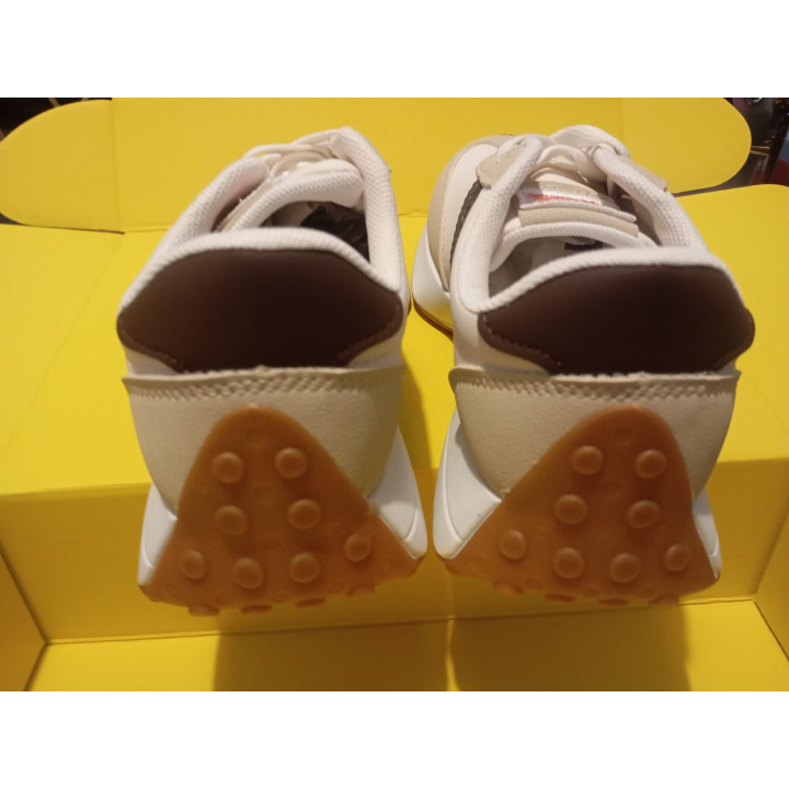 Comfortable Unisex Sneakers Santas Virgens  Beje / Brown